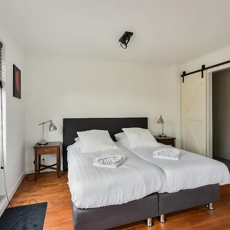 Luxury Garden View Apartment *